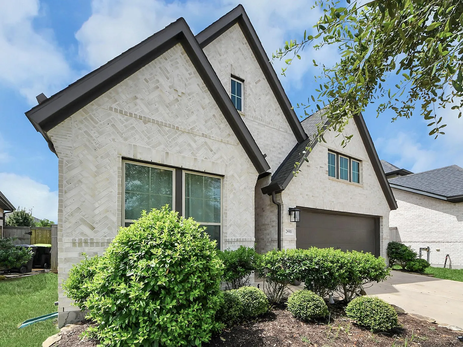 4 bed, 3.0 bath, 2184 sqft, $3,500 — Photo 3
