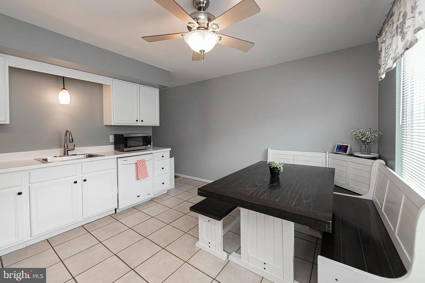 3 bed, 1900 sqft, $2,650 — Photo 3