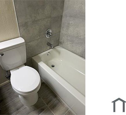 4th image of 2830 Harrison Ave #3