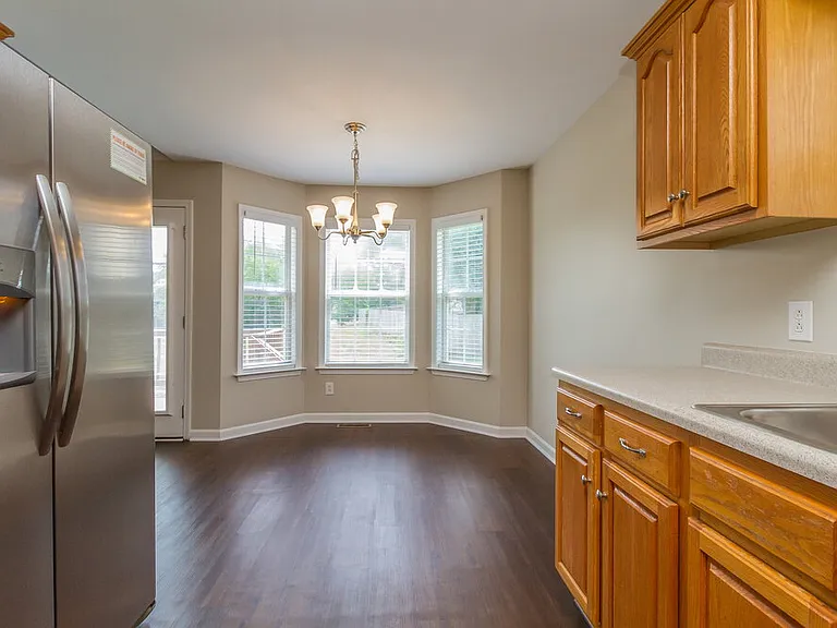 2619 Danbury Cir — Photo 6