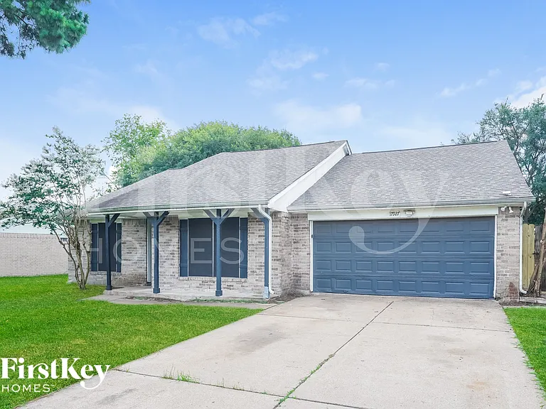 17927 Lake Manor Dr — Photo 2