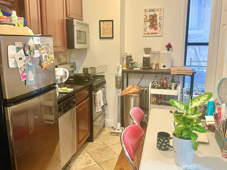 1st image of 222 Thompson St APT 4