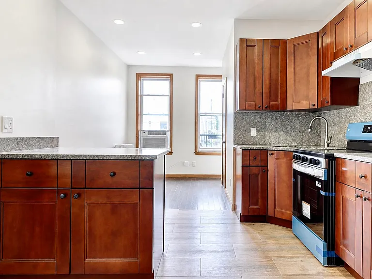 1827 George St #3L — Photo 6