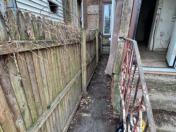 4th image of 1923 Berkshire St