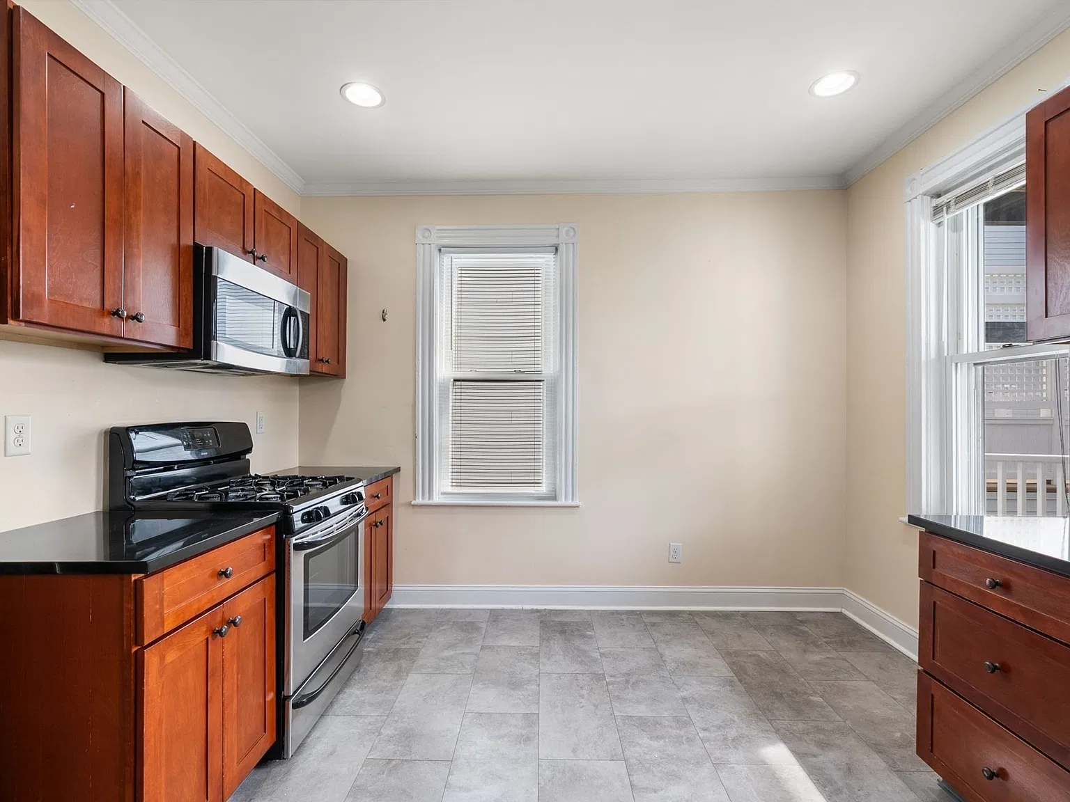 2 bed, 1.0 bath, 1003 sqft, $3,500 — Photo 2