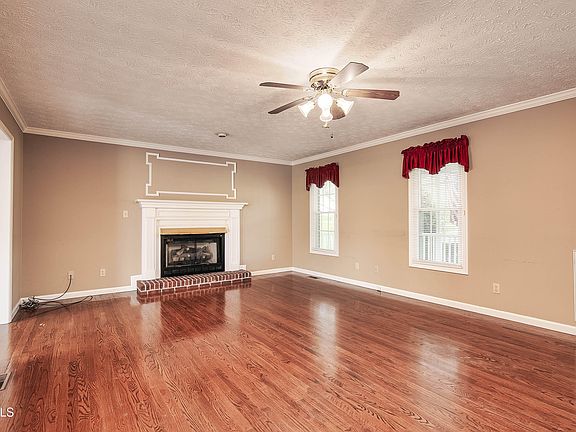 5th image of 752 W Valley Dr
