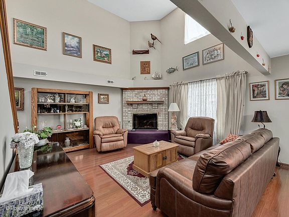 4th image of 902 Jordan Ct