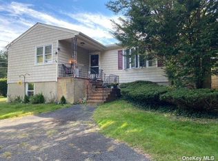 27 1st St, Wading River, NY 11792