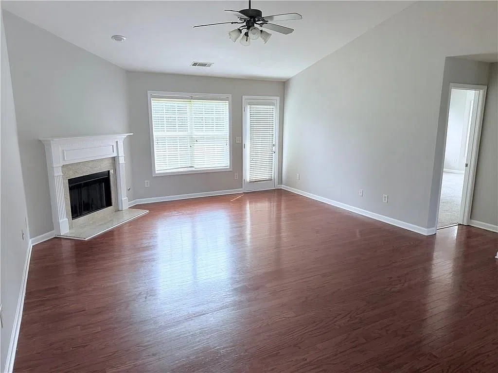 4 bed, 2.0 bath, 1851 sqft, $2,200 — Photo 3