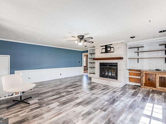 5th image of 5074 Lake Forest Dr SE