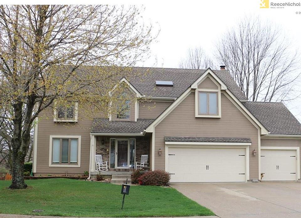1st image of 210 SE Windsboro Ct