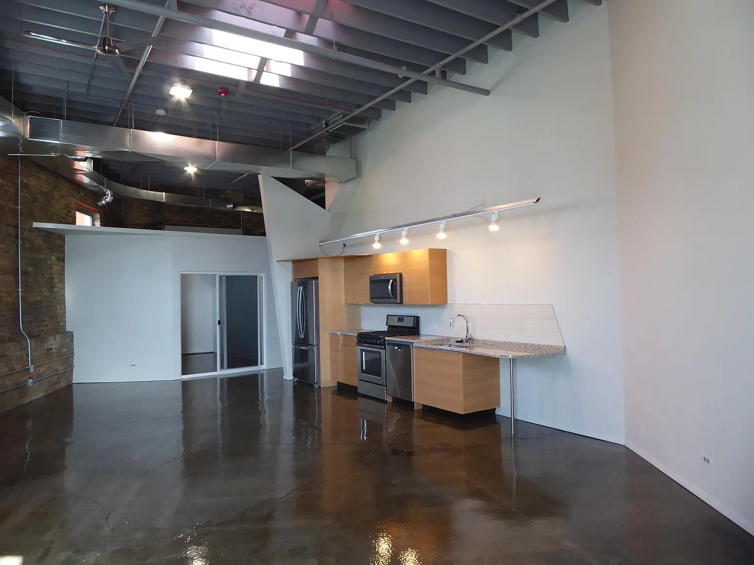 2 bed, 1530 sqft, $2,262 — Photo 3