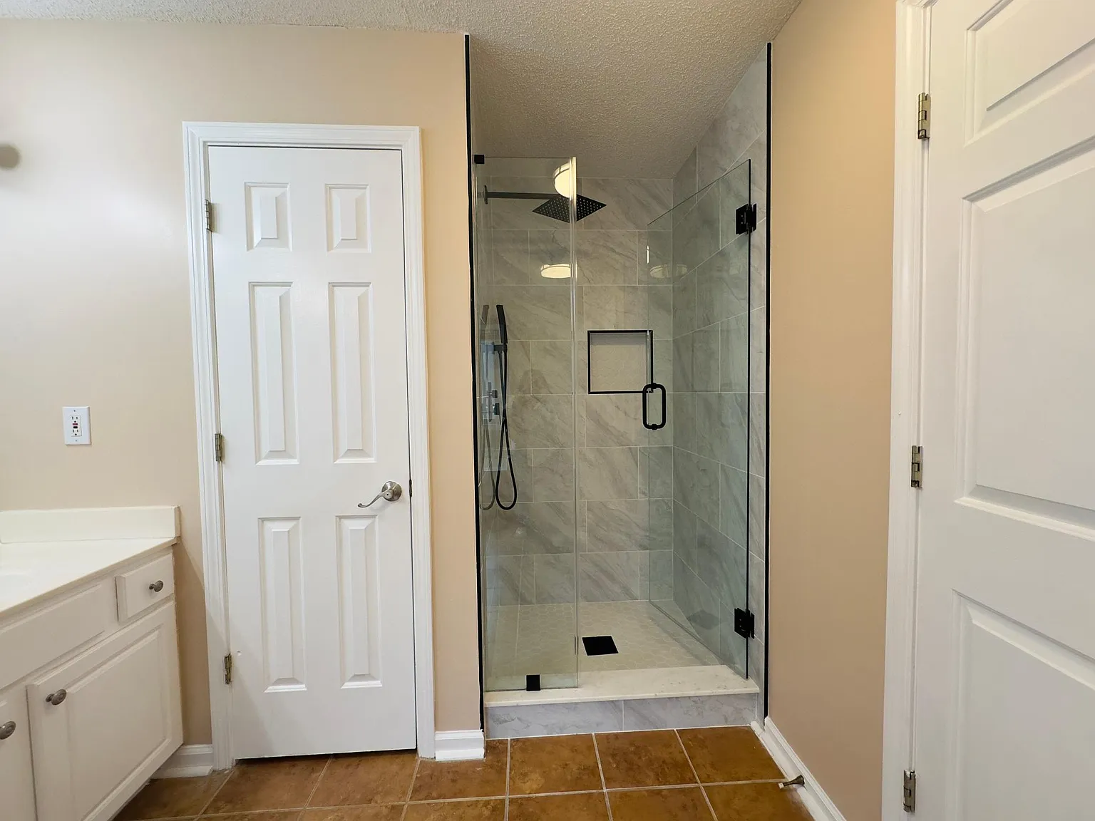3 bed, 2192 sqft, $2,250 — Photo 3