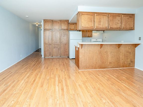 3rd image of 2236 Chatsworth Blvd