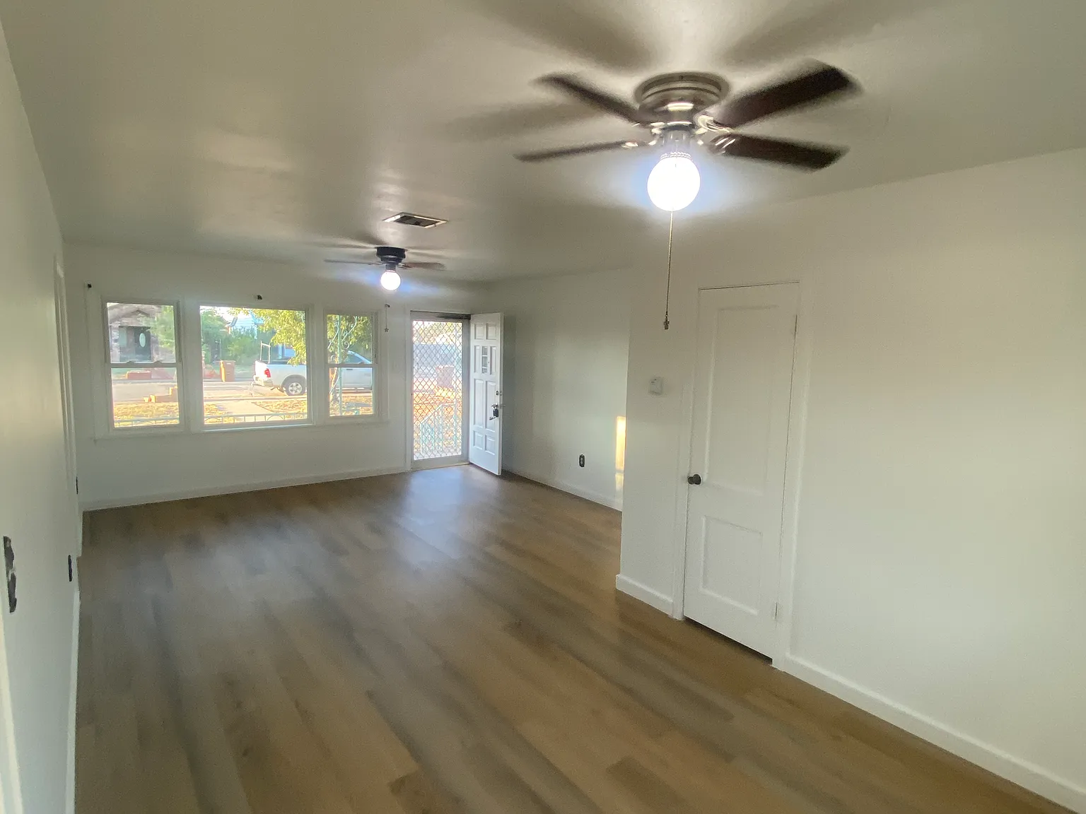 3 bed, 1281 sqft, $1,449 — Photo 2