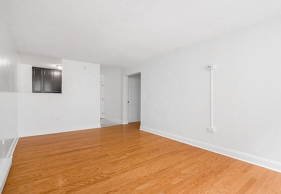 2nd image of 546 Main St APT 606