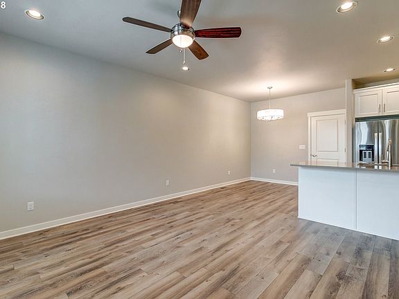 3rd image of 3361 SE Oakmeade Ave