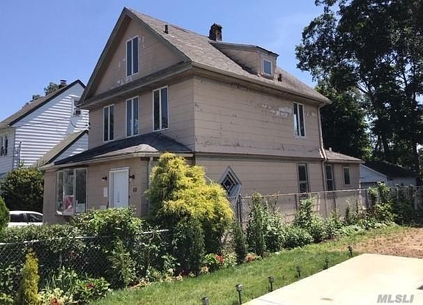 1st image of 83 Debevoise Ave