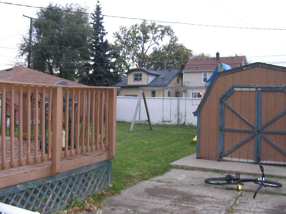 2nd image of 1402 Warwick Ave