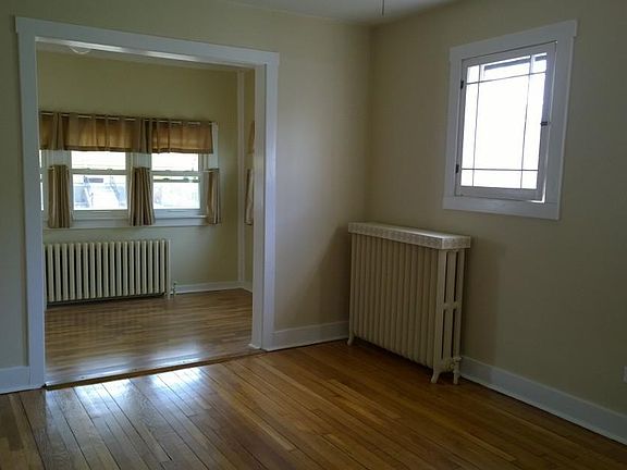 3rd image of 10720 S Whipple St Unit 1
