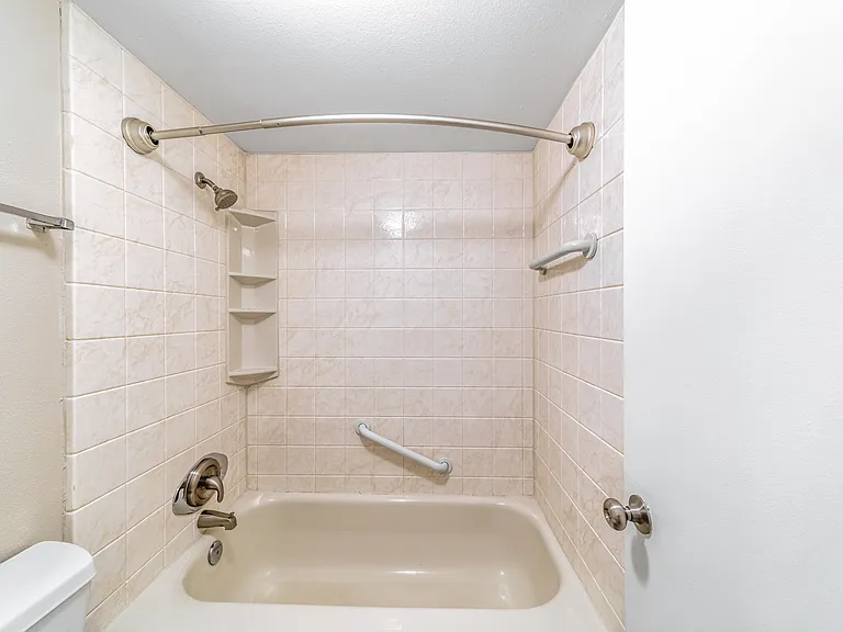 2719 Creek Wood Ct — Photo 15