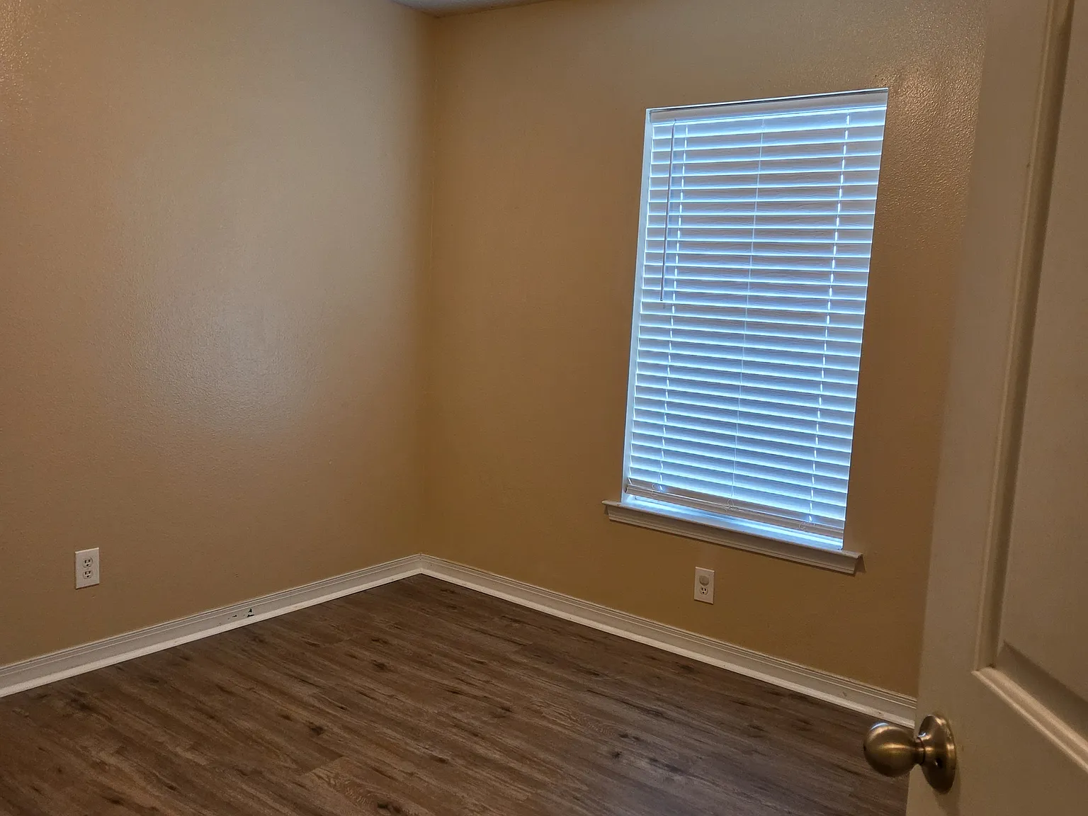 1093 Clairise Ct — Photo 3