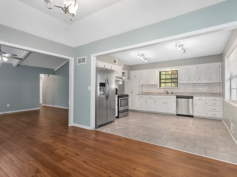 3513 NE Stanton St — Photo 3