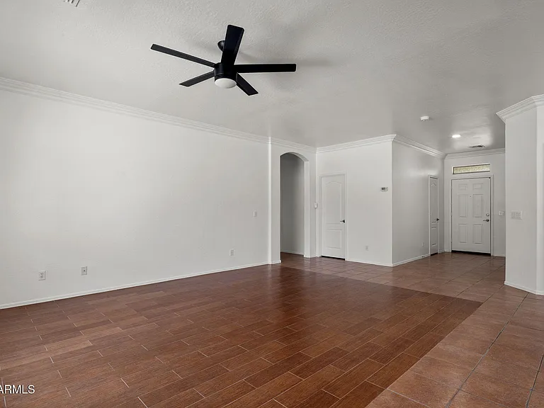 17862 W Caribbean Ln — Photo 11