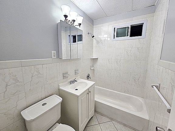 4th image of 423 Lincoln Ave #2