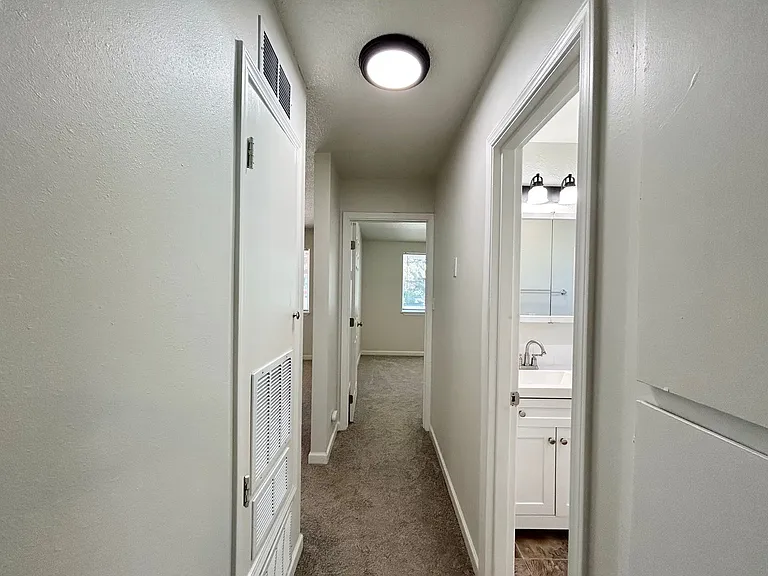 210 SW 142nd Ave — Photo 23