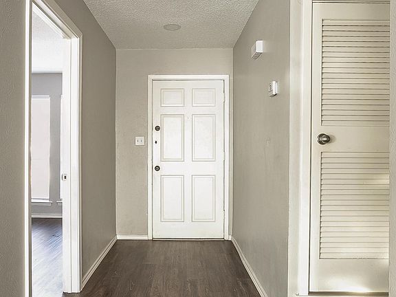 4th image of 4409 Altamesa Blvd