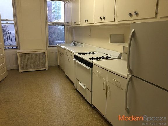 2nd image of 4742 Vernon Blvd APT 3R