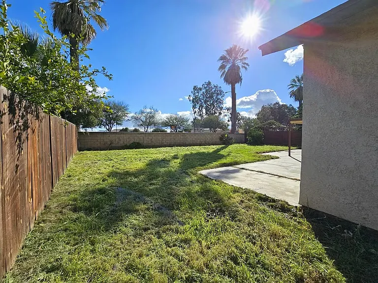 24657 Carolyn Ave — Photo 28