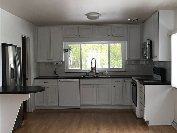 5th image of 641 Roseland Dr