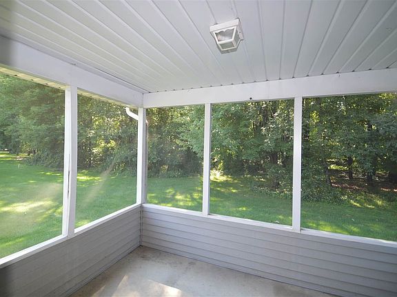 3rd image of 52123 Wembley Dr
