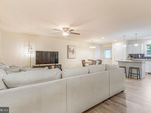 5th image of 59 Rustic Ln