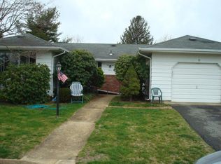 11 Saint Martin Pl, Toms River, NJ 08757
