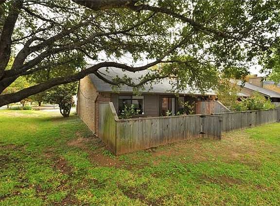 3rd image of 7211 Lakewood Dr APT 105