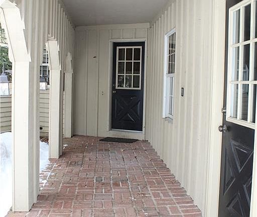 4th image of 6804 Holliston Cir