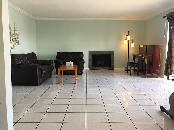 5th image of 303 E 9th St APT 303