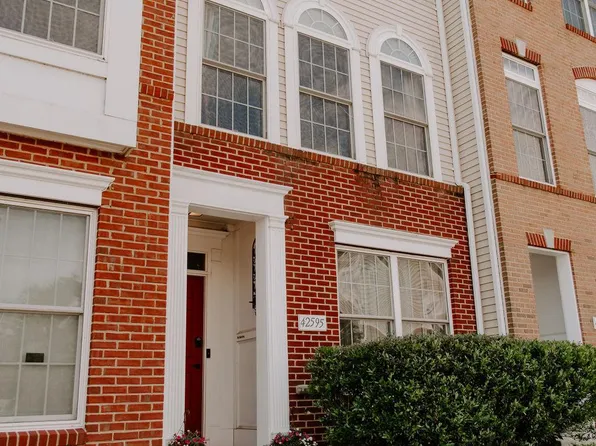 42595 Homefront Ter, Chantilly, VA 20152