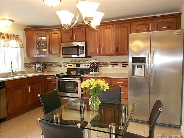 Beautiful, bright kitchen