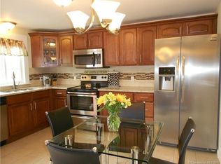 19 Gracewell Rd, Wethersfield, CT 06109