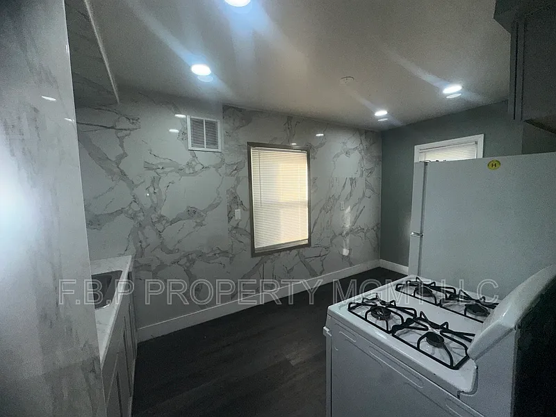 2 bed, 1.0 bath, 762 sqft, $1,150 — Photo 3