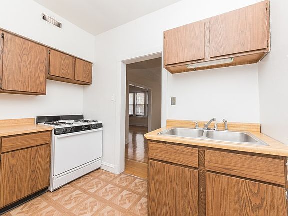 3rd image of 3520 N Racine Ave #2D