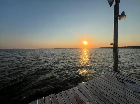 2646 Bay Oaks Harbor Dr, Baytown, TX 77523