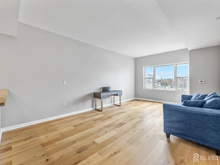 20 Livingston Ave — Photo 22
