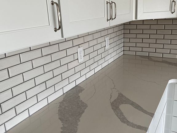 Kitchen Quartz Backsplach