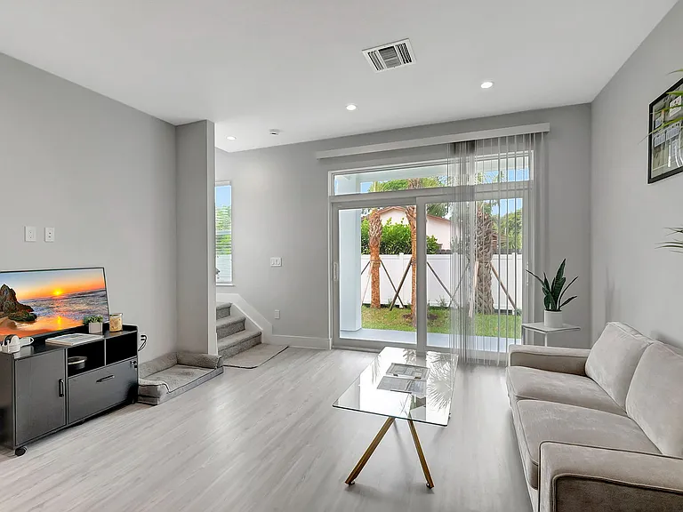 Prince Place Townhomes — Photo 13