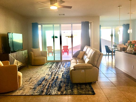 Great room and eat-in kitchen room for 4 counter stools at large island